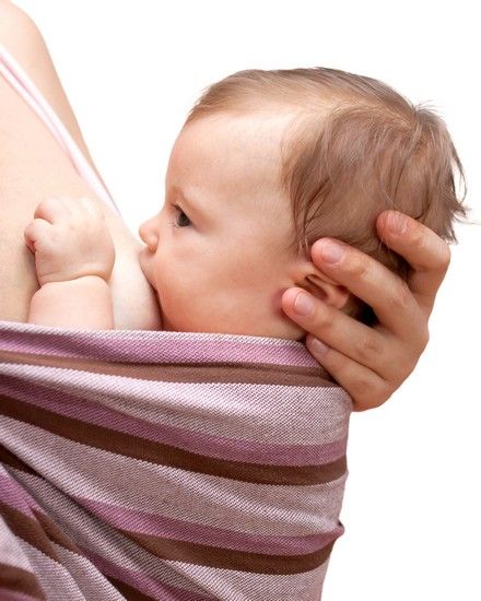 Stillen direkt im Babytragetuch